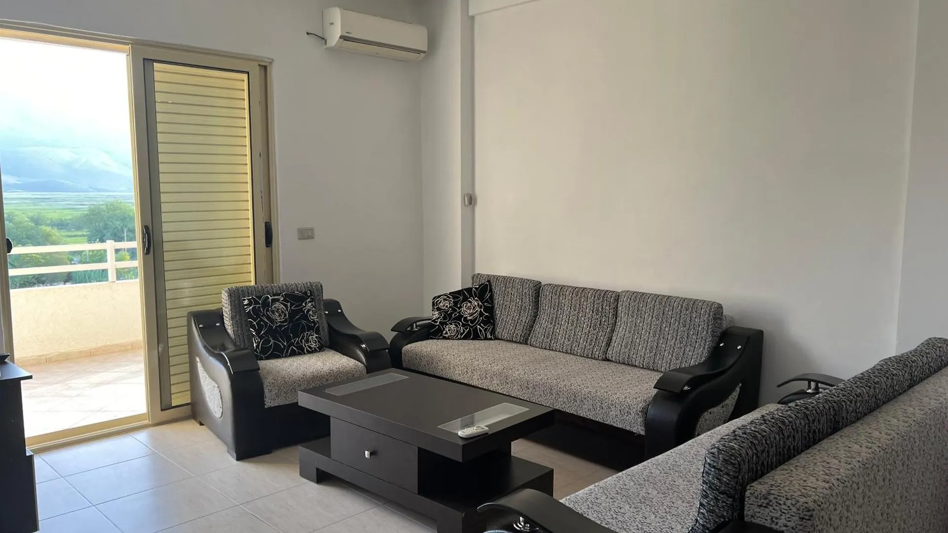 Sunrise Sea & Mountain Vista Apartments Orikum Αλβανία